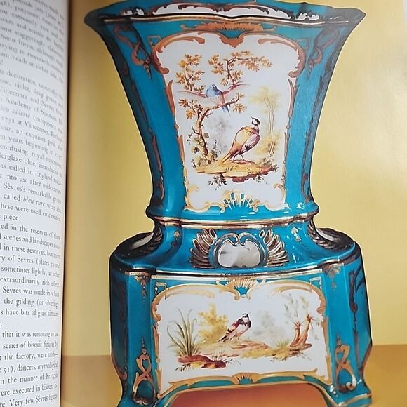 Porcelain Coffee Table Book The Smithsonian - Picture 12 of 13